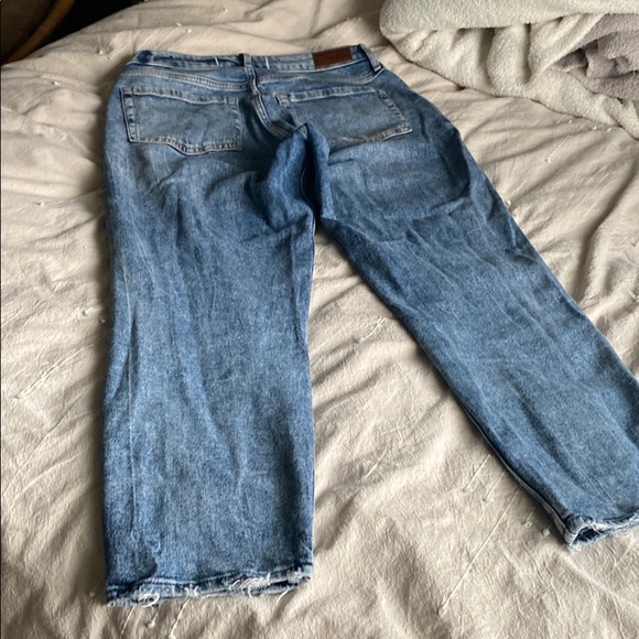 medium wash mom jeans - Picture 4 of 4